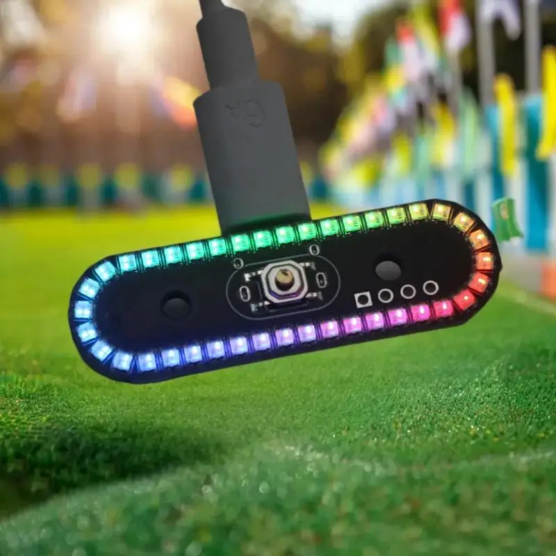 مصباح LED متوافق مع USB-C يتميز بأضواء متدرجة وامضة ودوارة، ومصابيح خلفية لتدفق الواقع للطائرات بدون طيار