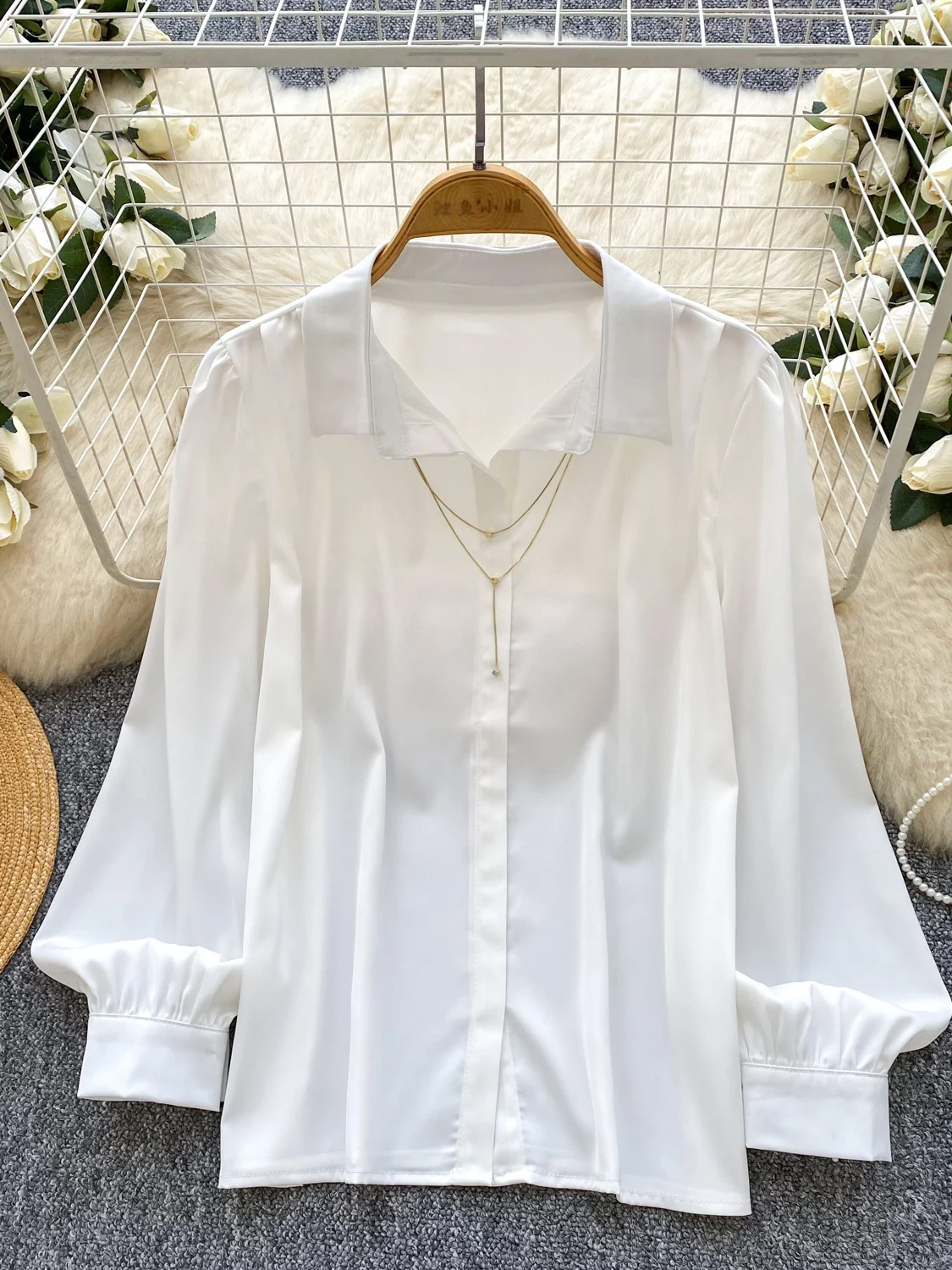 カジュアルな長袖スリムフィットポリエステル繊維の女性用ルーズフィットスリムフィットトップス、2025年秋ファッショントレンド