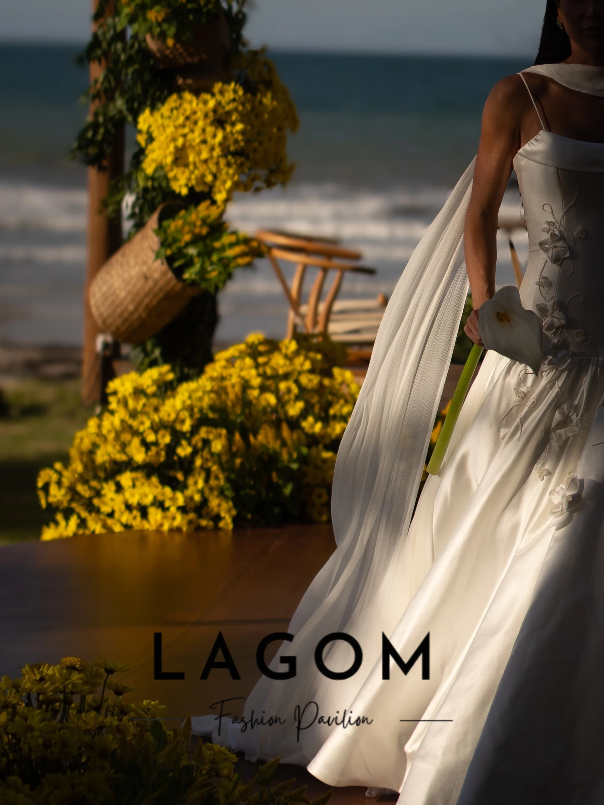 Lagom Exquisite Spaghetti Strap Satin Wedding Dress A‑line With Tone‑on‑tone Floral Embroider Scarf Vestido de novia  Customized