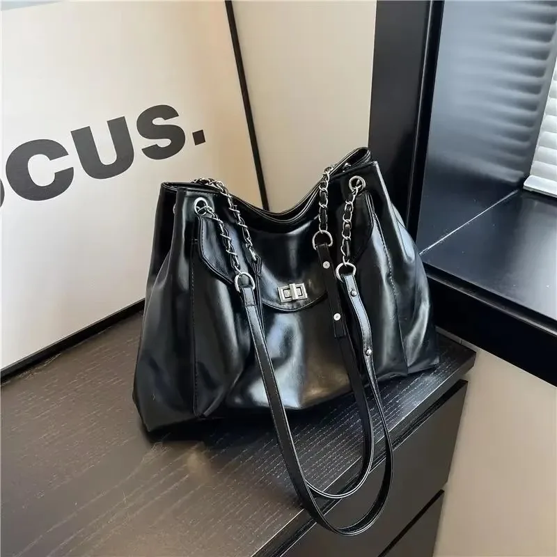 2023 New High Capacity Simple One Shoulder Bag for Women\'s Mori Cute Leisure Commuter Tote Bag, Small Fashion Underarm Bag