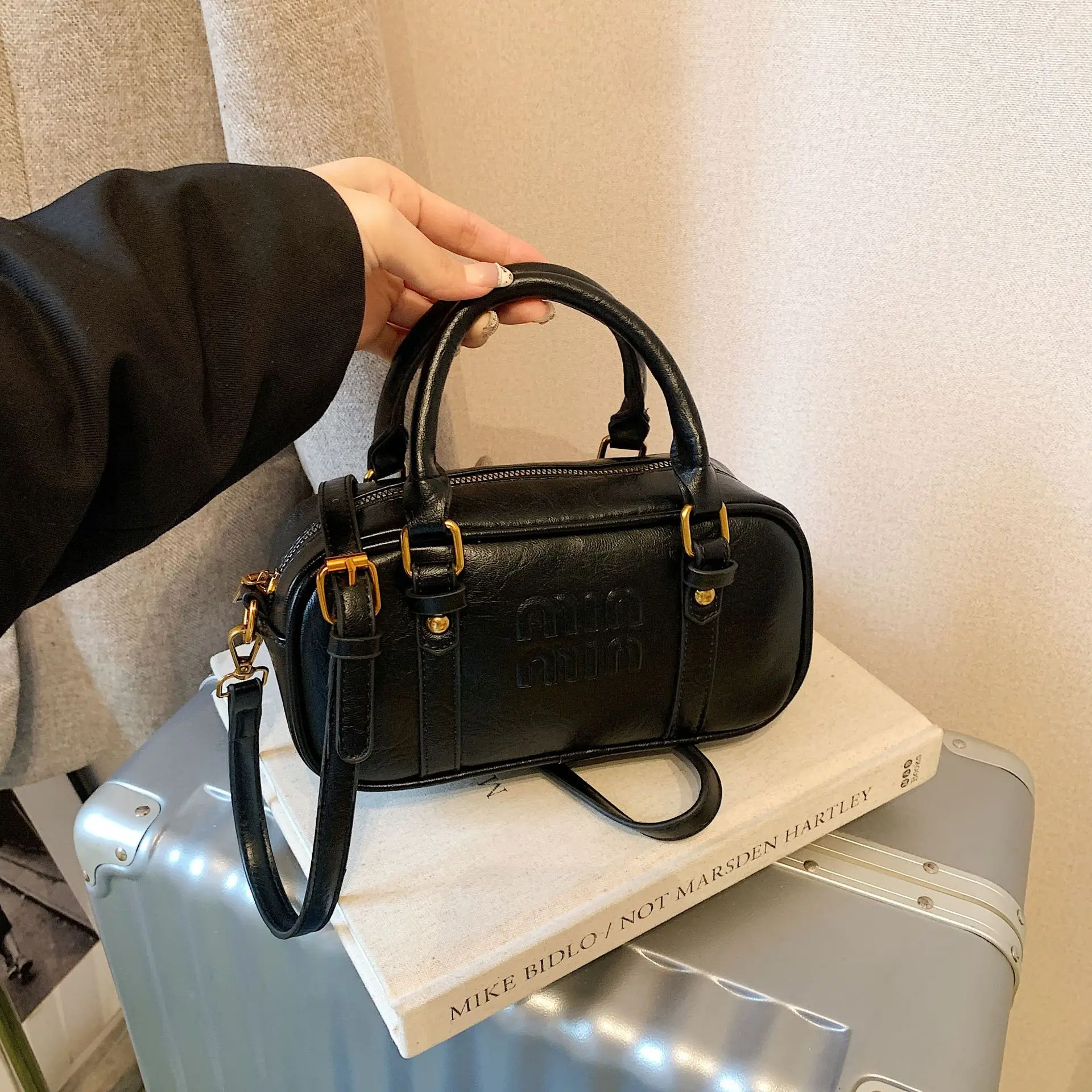 

2025 A/W Women's Niche Square Bag, Korean Style Underarm Purse, Genuine Leather Mini Crossbody Bag for Work Commute & Dating​