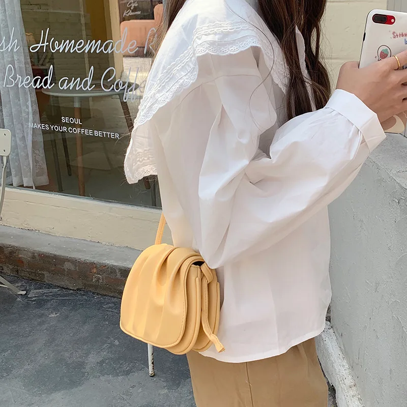 

TRSYPHXM new Saddle bag, female cloud bag, white bag, hand-held crossbody, Korean version, simple fairy fold, 2024 new model