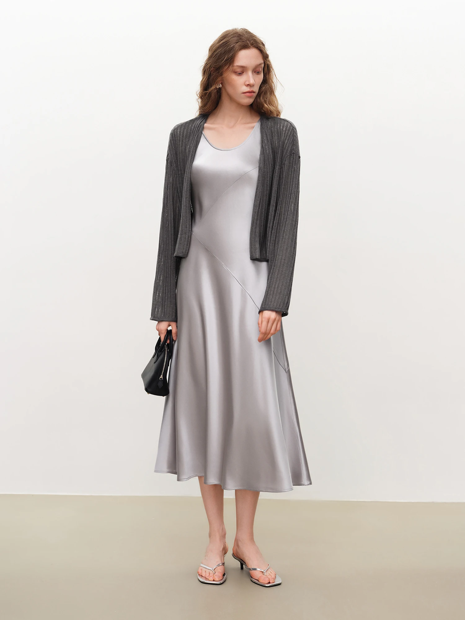 Ziqiao Airy Cut-out V-neck Cropped Cardigan - Image 3