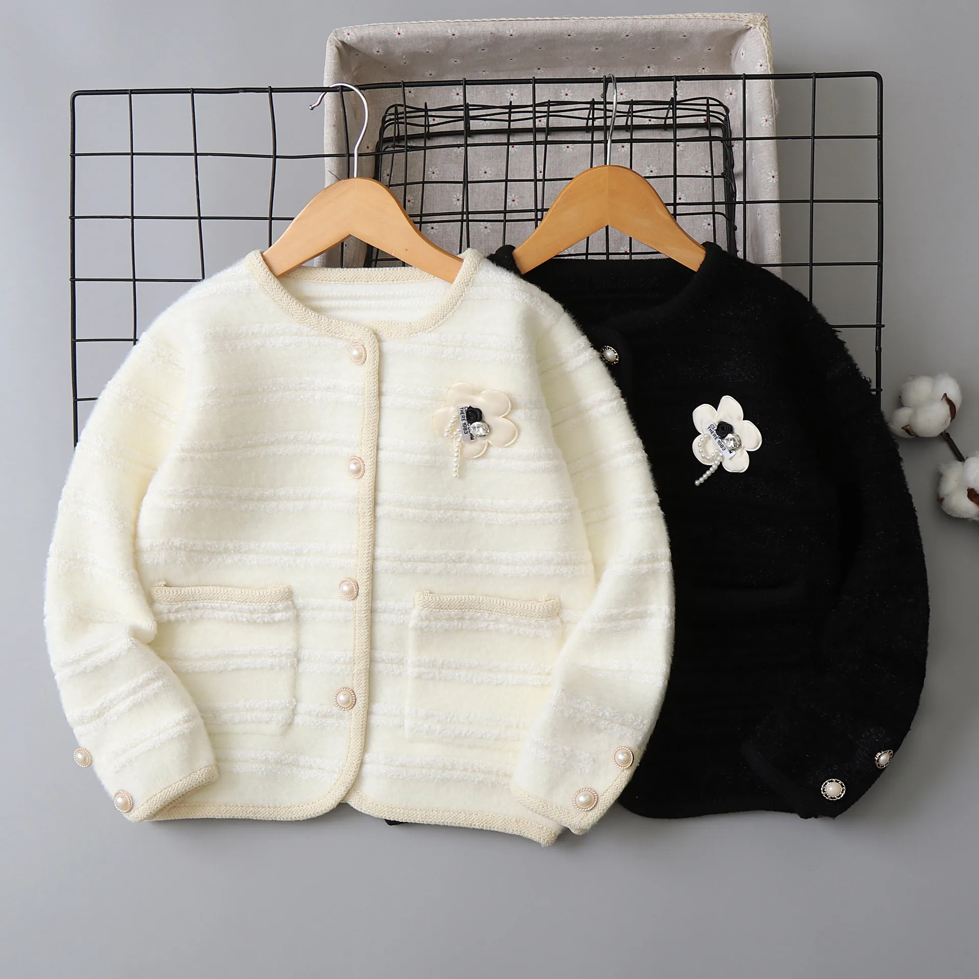 Kids' Clothing Comfortable and Soft Solid Color Flower Sweater Clothing 2024 Children Girls Soft and Thickening Warm Sweater