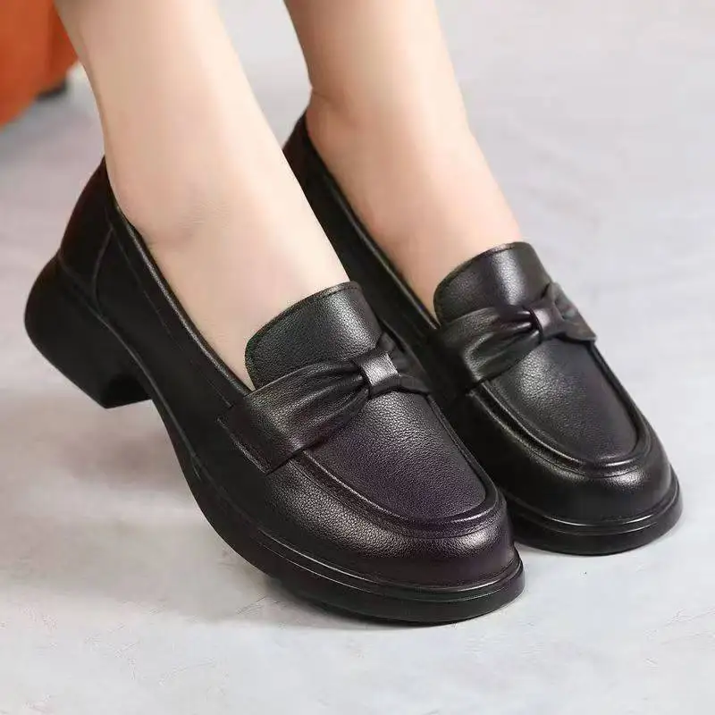 النساء الجلود جولة تو كتلة كعب المتسكعون ربيع الخريف جديد لينة وحيد عدم الانزلاق الضحلة الانزلاق على كعب منخفض أحذية من الجلد عادية