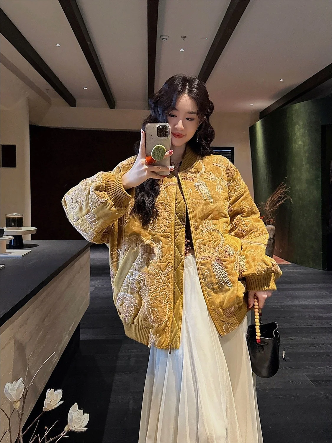 

Женская зимняя куртка Sanji Bla Flower【Longevi】с воротником-стойкой, хлопковая, с вышивкой и бисером, уникальный дизайн