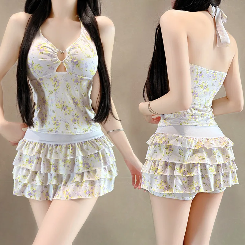 ชุดบิกินี่สองชิ้นลายดอกไม้เซ็กซี่ กระโปรงมินิแต่งระบาย สายผูกคอ ทรงเวสต์ คอวีลึก น่ารักหวานแหวว ชุดว่ายน้ำ บิกินี่ แทงกินี่