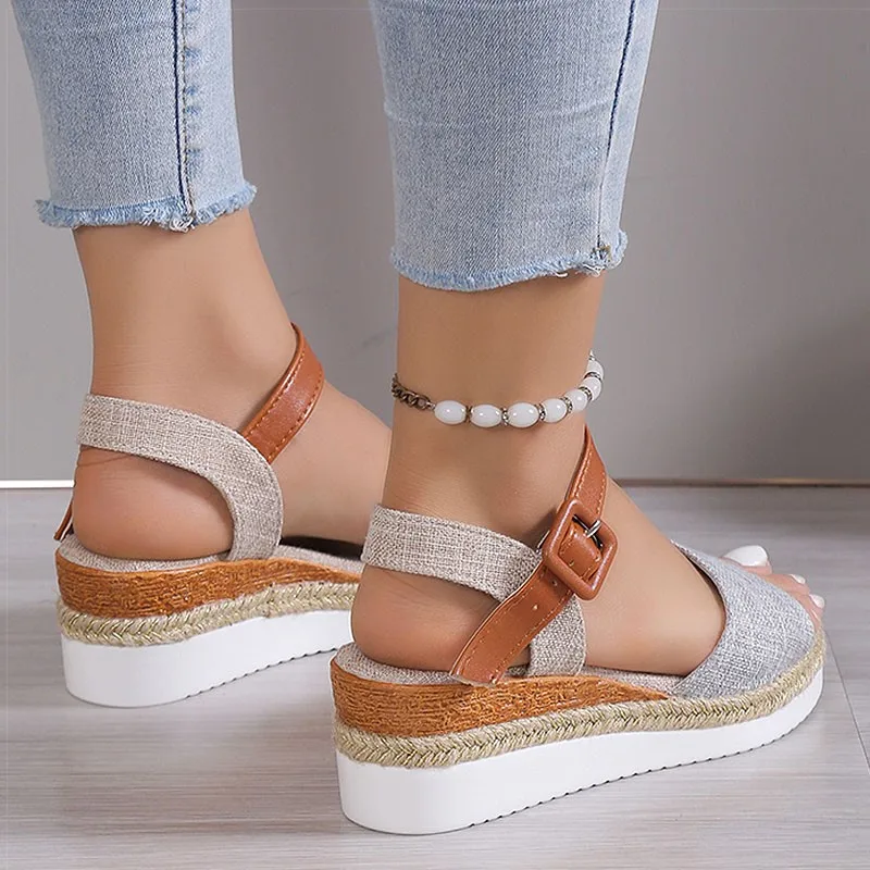 Sandali con tacco da donna, tendenze 2026, scarpe da donna, sandali con zeppa, scarpe estive da donna, sandali con plateau da spogliarellista, tacchi alti_voghion.com