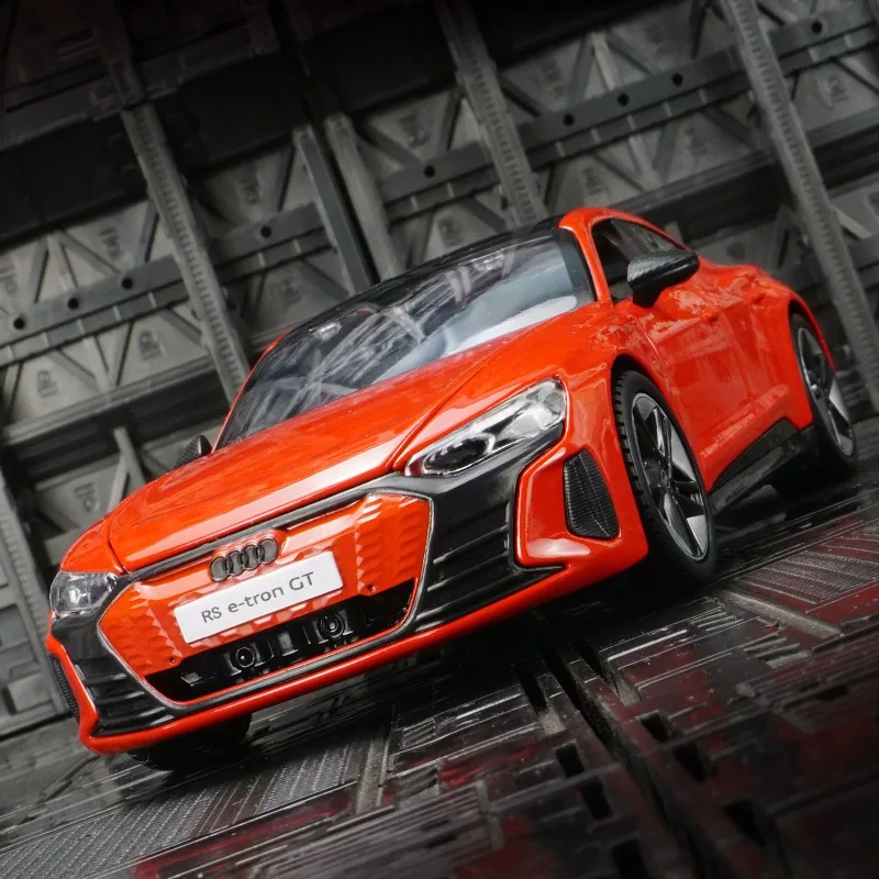 

1:25 Audi RS e-tron GT 2022 модель спортивного автомобиля из сплава, коллекция украшений для автомобилей, 2 двери, можно открыть.