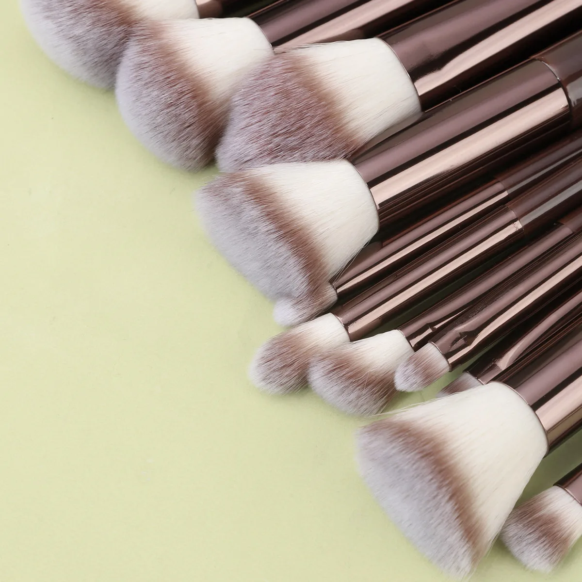 Professionelles 11-teiliges Make-up-Pinsel-Set mit weichem synthetischem Haar, Foundation-Pinsel, Kontur- und Lidschattenpinsel mit Aufbewahrungstasche