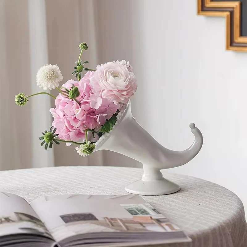 Art Deco Handmade White Ceramic Matt Tabletop Flower Vase Nordic Style Home Decor Vase For Living Room Wedding