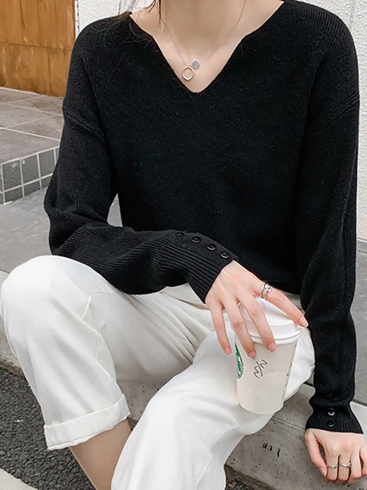 2025 الخريف الشتاء الخامس الرقبة سترة البلوفرات المرأة فضفاضة زر البلوز المرأة سترة ناعمة البلوز بلوزات على الموضة