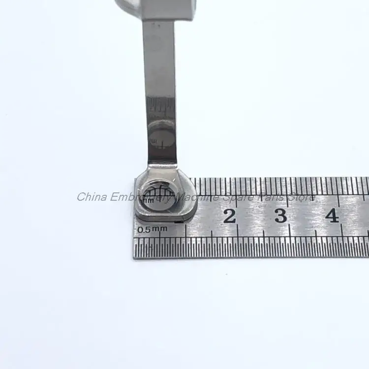 Foro rotondo da 9,5 cm Foro piccolo da 4 mm Piedino da ricamo piatto in acciaio inossidabile Macchina da ricamo per computer a bassa velocità