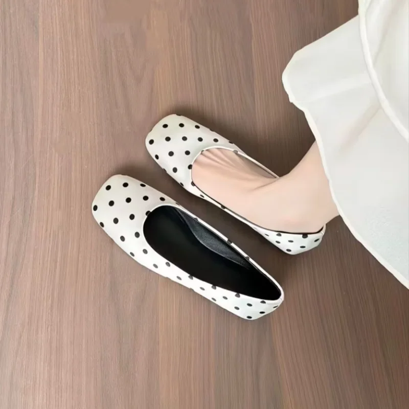 Zapatos de Mujer de Suela Plana, Punta Cuadrada, Tacón Bajo, Zapatos Individuales, Zapatos Beanie, Calzado Exterior, Zapatos Versátiles con Puntos de Polka Dot, Tipo Slip-on.