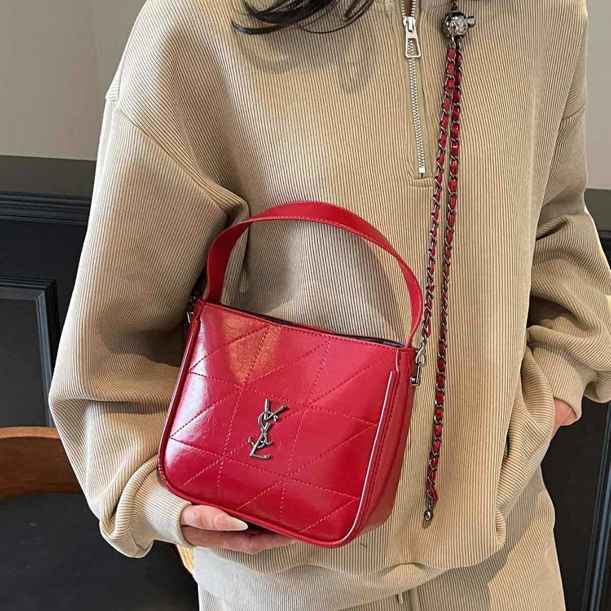 

‌2025 Retro Diamond Chain Shoulder Bag - Luxury Small Square Messenger Purse for Women, High-End Fashion Underarm Crossbody Bag‌