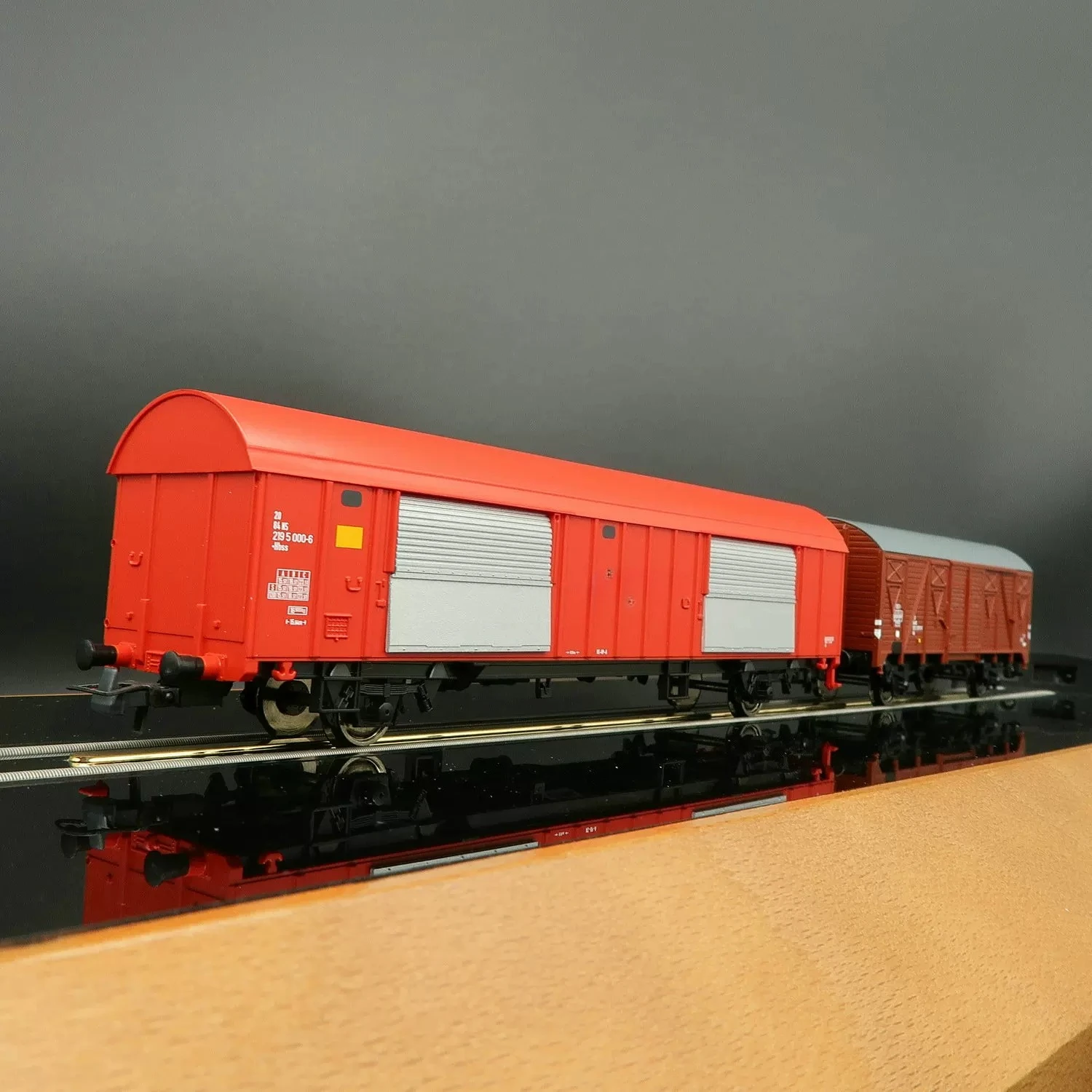 ROCO HO Type 1/87 Train Model Hbbkkss and GS Type Enclosed Freight Car 6600074 Two Car Transport Car Set for Boys Toys and Gifts
