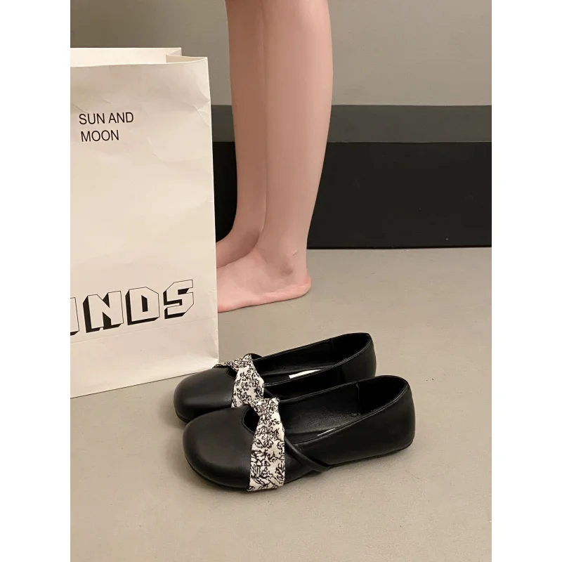 2025年秋新作 ソフトソール レディース フラットシューズ リボン飾り レトロ ラウンドトゥ スリッポン ローファー 多用途 通勤靴 女性用