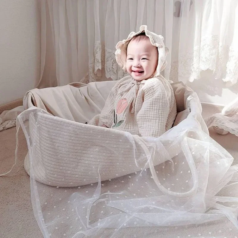 Handheld Cotton Sleeping Basket Portable Carry Bed For Indoor Rest Outdoor Movement Newborn Photography Layout Application