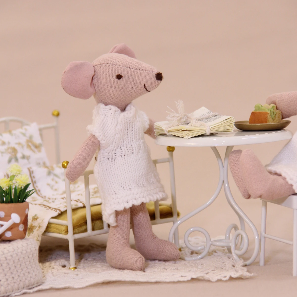 Poupée de jeu de simulation H-13/15Cm avec tenues interchangeables, tenue parent-enfant souris avec robe pull blanche, adaptée à la maison de poupée Bjd Maileg, adaptée au cadeau de fête des enfants, cadeau d'anniversaire