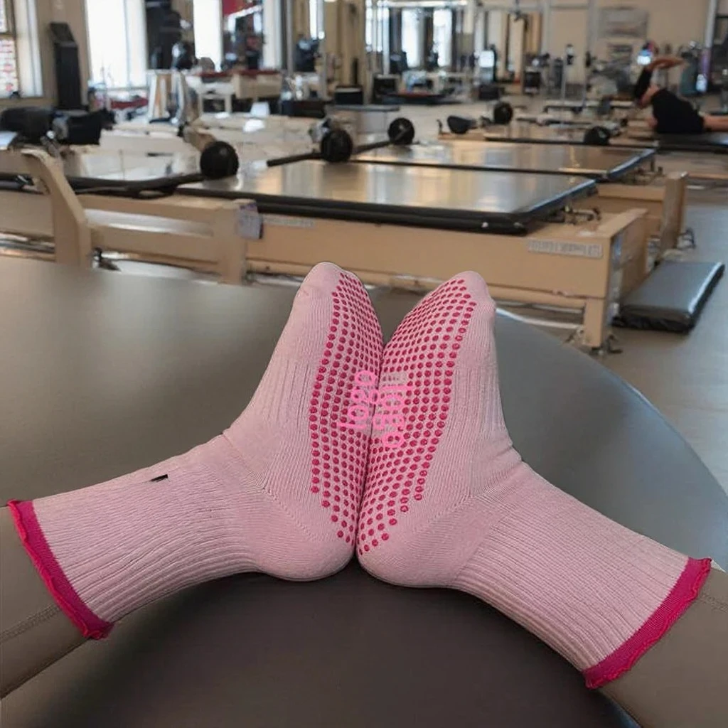 

Wholesale Non-slip Pink Socks Custom Logo Embroidered Ruffled High Quality Yoga Grip Pilates Socks