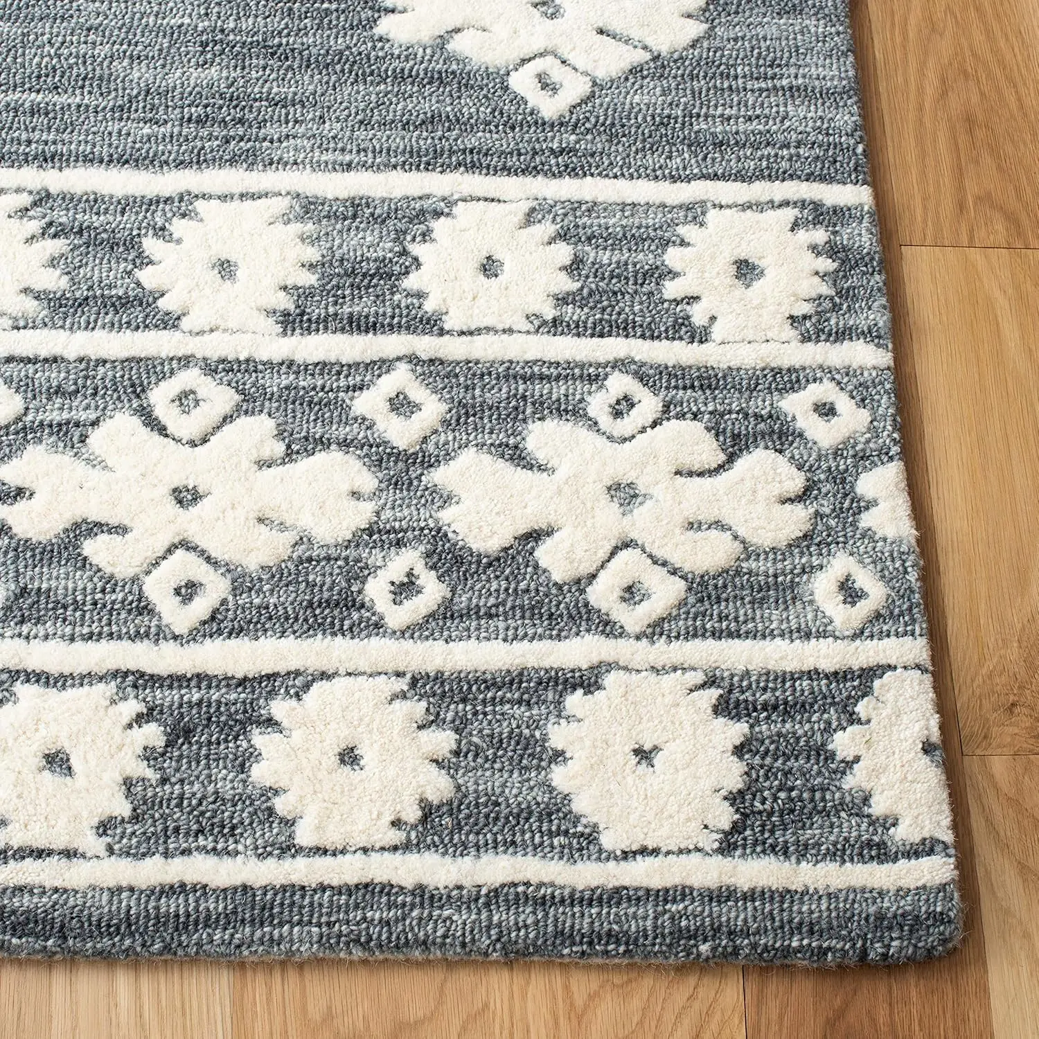 

Safavieh Aspen Collection Accent Rug - 3' X 5', Dark Grey & Ivory, Handmade Moroccan Boho Tribal Wool, Ideal For High Traffic