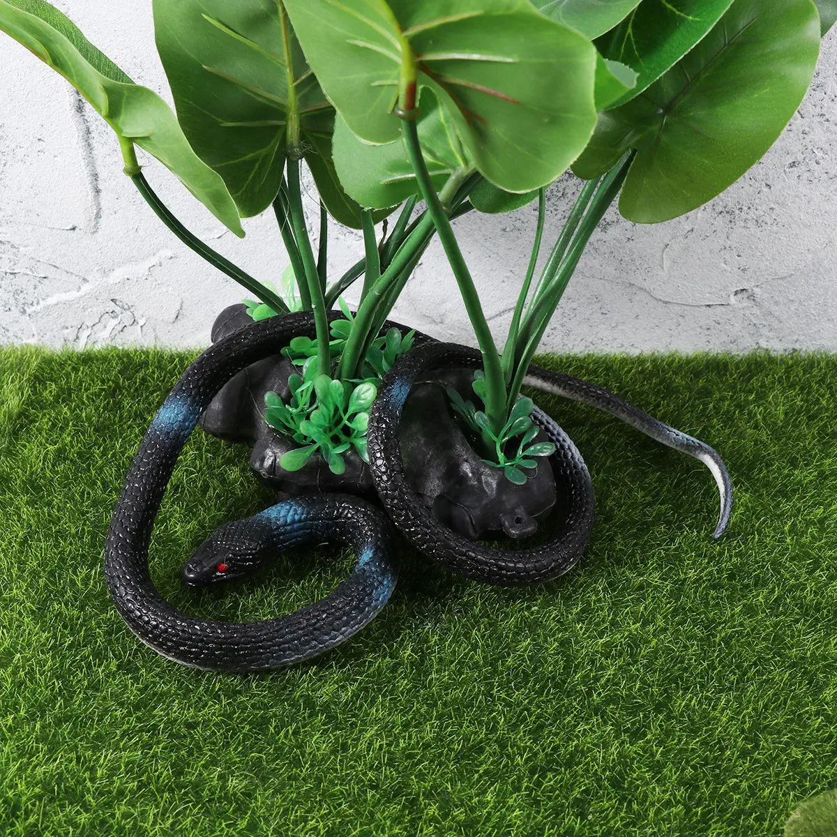 Rubber Round Head Snake Fake Snake Prank Prop Random Color for Halloween April Fools Simulation Trick Prank Toy