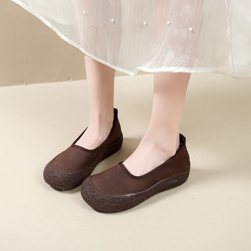 

2025 Autumn New Style Simple Loafers, Extra Large Size Mom Shoes. One-piece non-buckle soft-soled casual shallow-toe flat shoes.