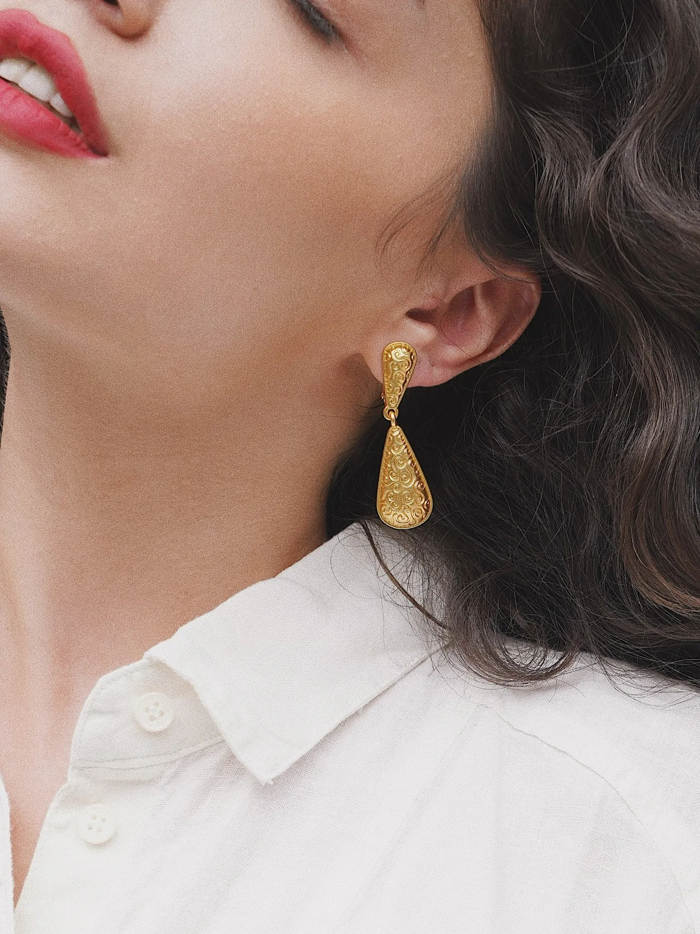 

2025 European Popular Stainless Steel Geometric Chunky Bold Statement Earrings Wholesale Floral Scroll Pattern Teardrop Jewelry