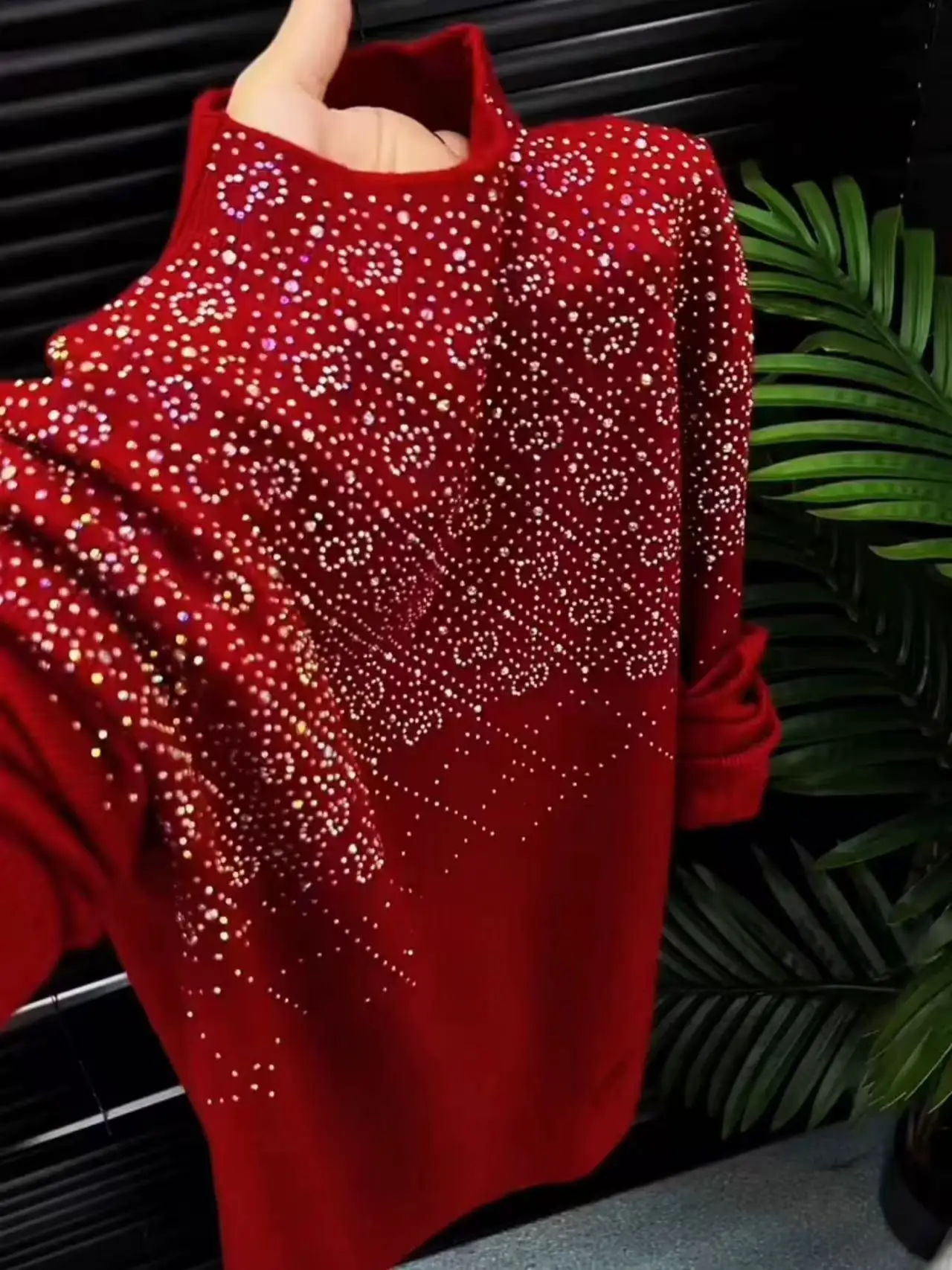 Luksusowy sweter damski z długim rękawem, zdobiony diamentami, czerwony, jesienno-zimowy, dzianinowy, pulower, top, sweter bazowy.