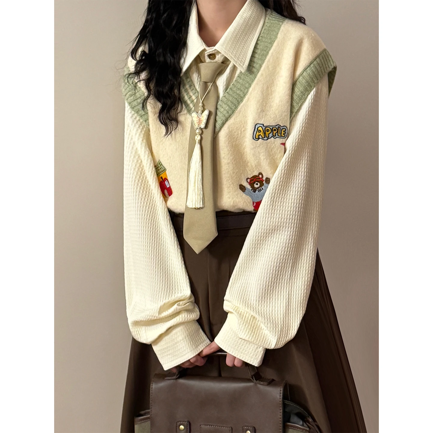Original Cute Cartoon Style V-Neck Knitted Vest Early Autumn New Model Layering Sleeveless Sweater Vest EcoKsoLO