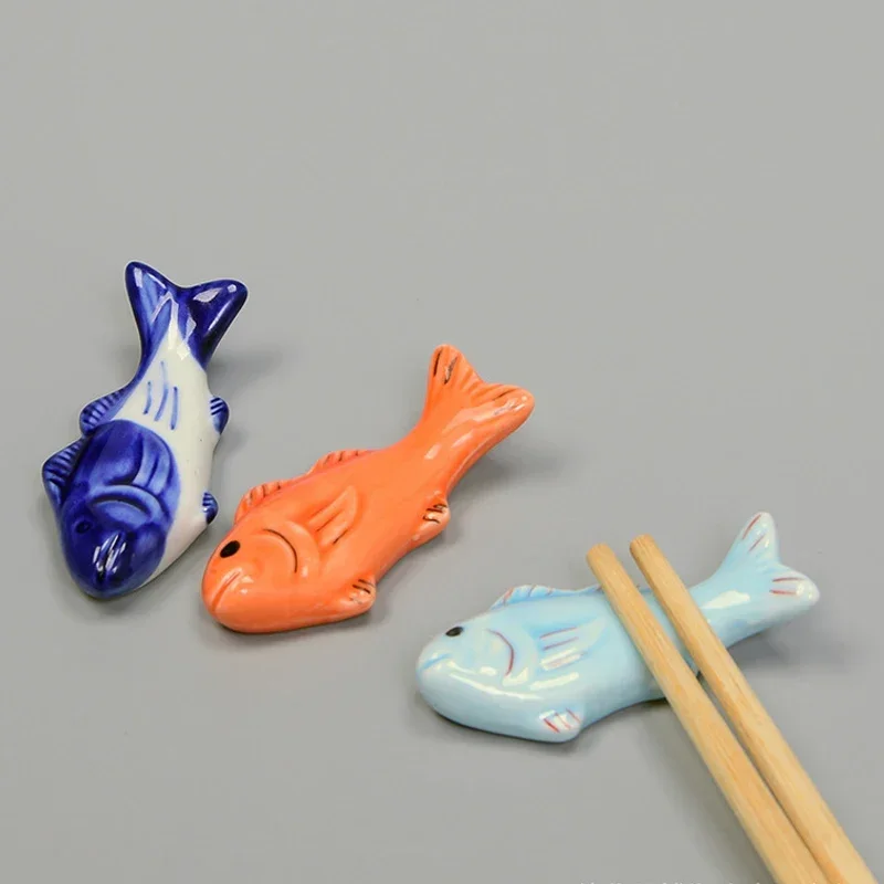

Cute Fish Ceramic Chopsticks Holder, Kitchen Tableware Tools Stand, Chopstick Rack, Spoon Stand, 3 Colors, 10Pcs