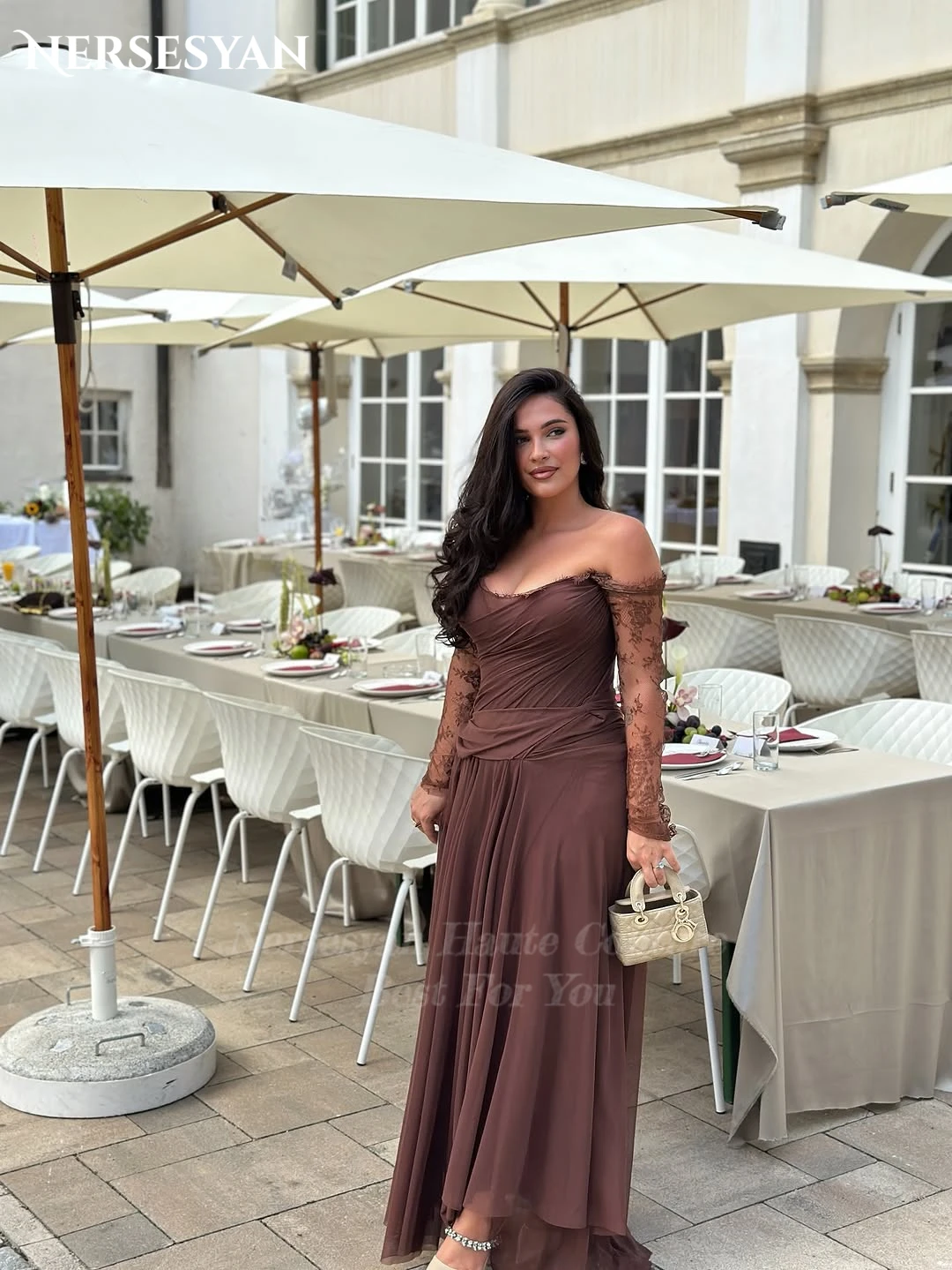 

Nersesyan Шоколадное элегантное платье для выпускного вечера с открытыми плечами и аппликациями с длинными рукавами Вечернее платье трапециевидной формы Вечерние платья по индивидуальному заказу
