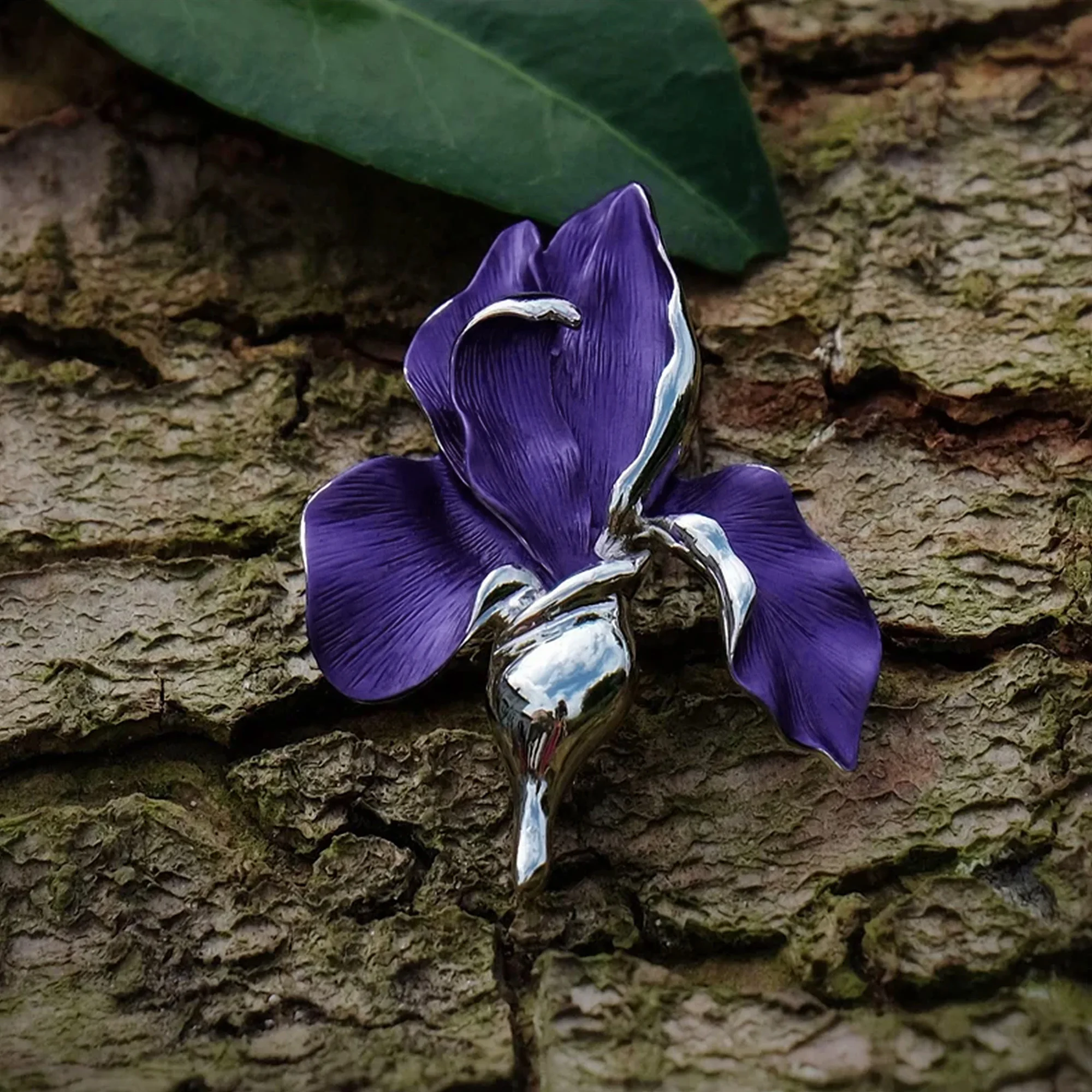 Beaut&Berry Classic Enamel Phalaenopsis Orchid Brooches for Women Plant Flower Pins Casual Party Friends Accessories New Gifts