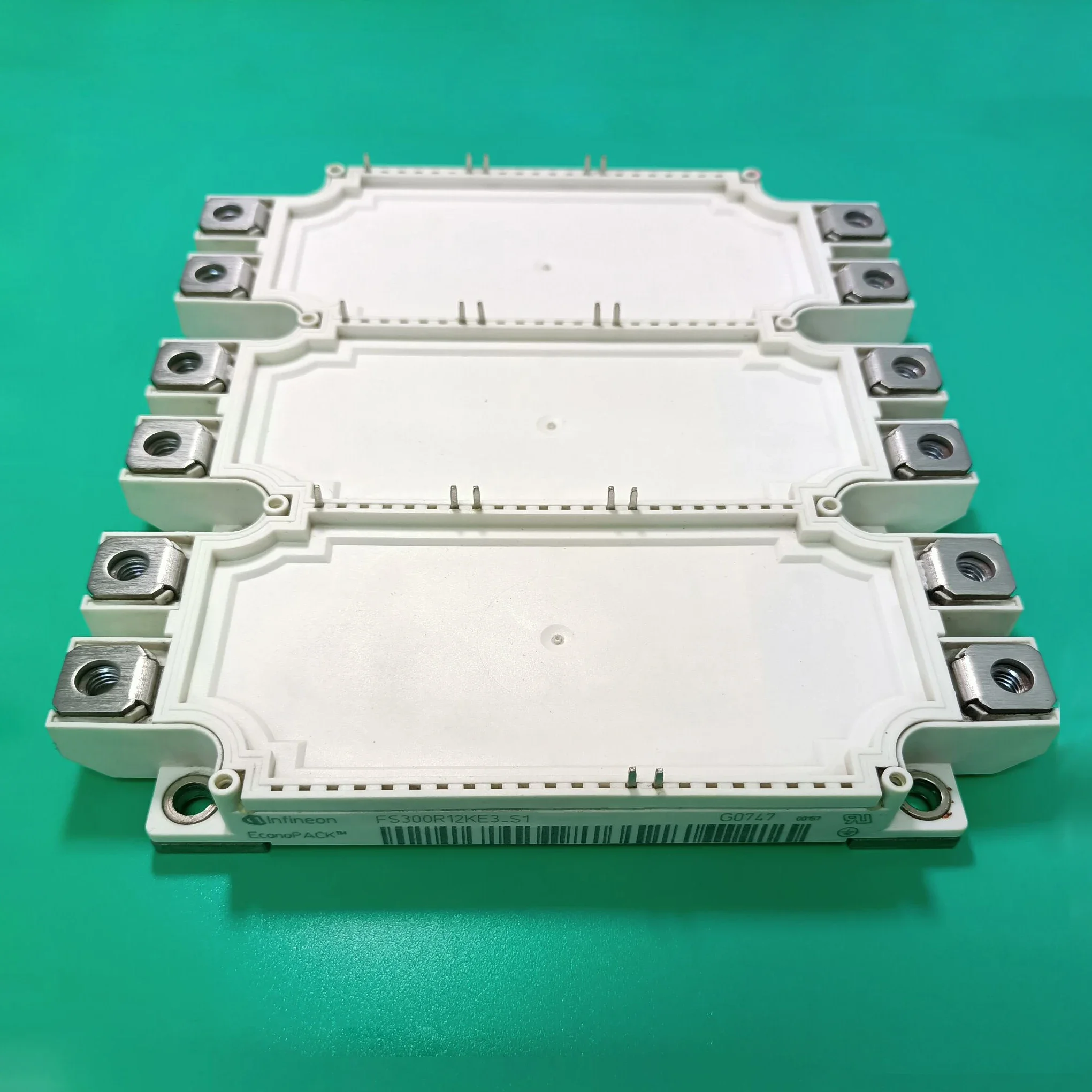 FS300R12KE3-S1 Module FS300R12KE 3-S1 IGBT MODULE 1200V 300A FS300R12KE3S1 FS300R12 KE3-S1 FS300R 12KE3-S1 FS300 R12KE3-S1 300R