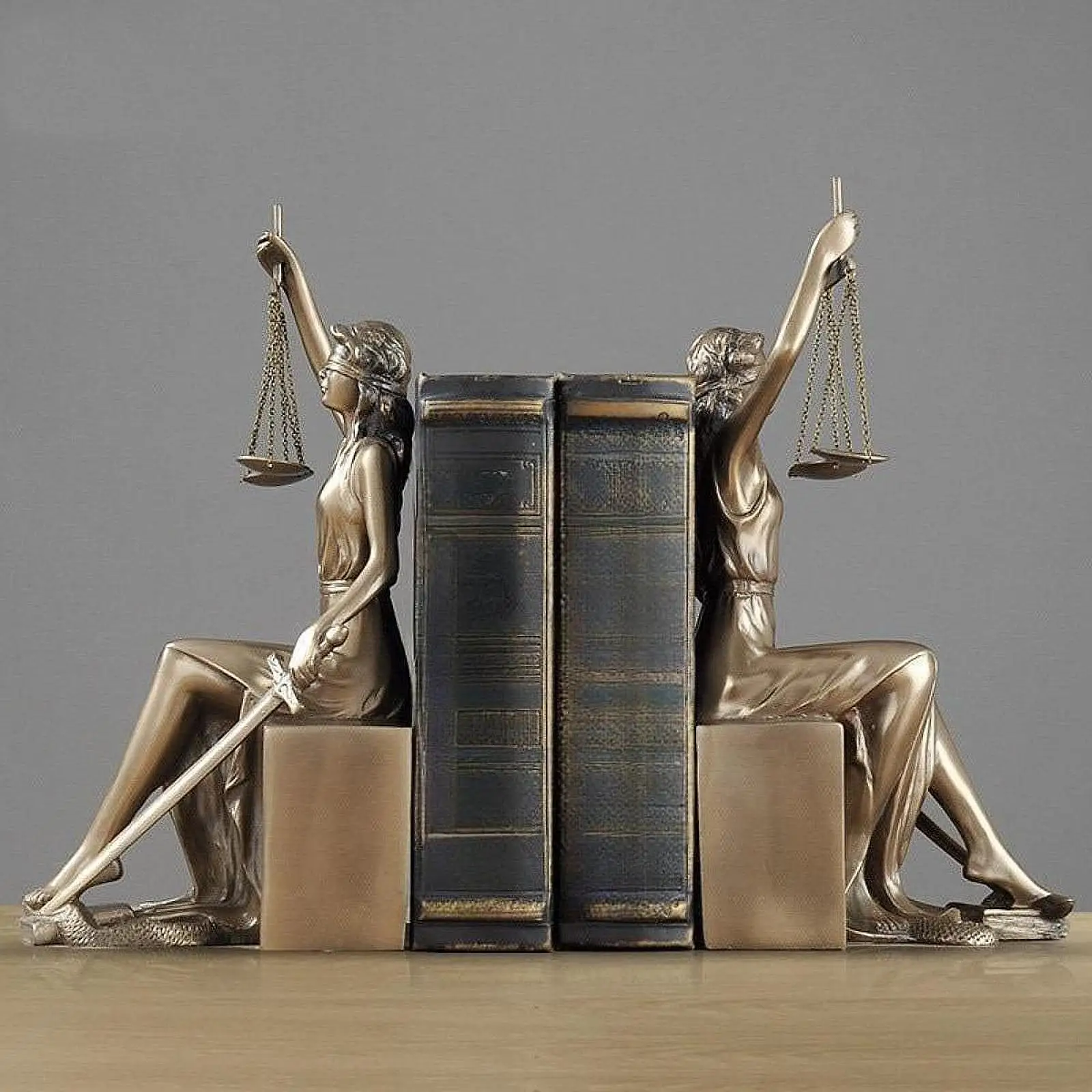 

Lady Justice Statue Artwork Roman Goddess Sculptures for Balcony Desk Indoor