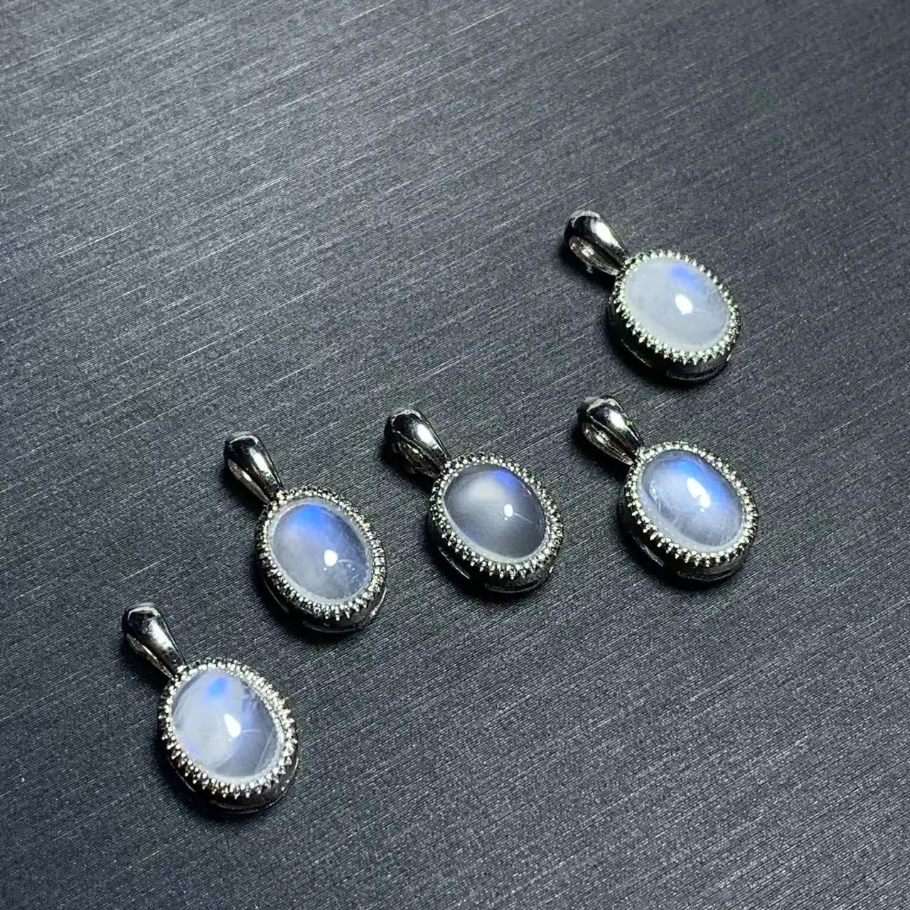 Collar con colgante de piedra lunar Natural, joyería fina, piedras hechas a mano, regalo de energía curativa al por mayor, joyería de la suerte