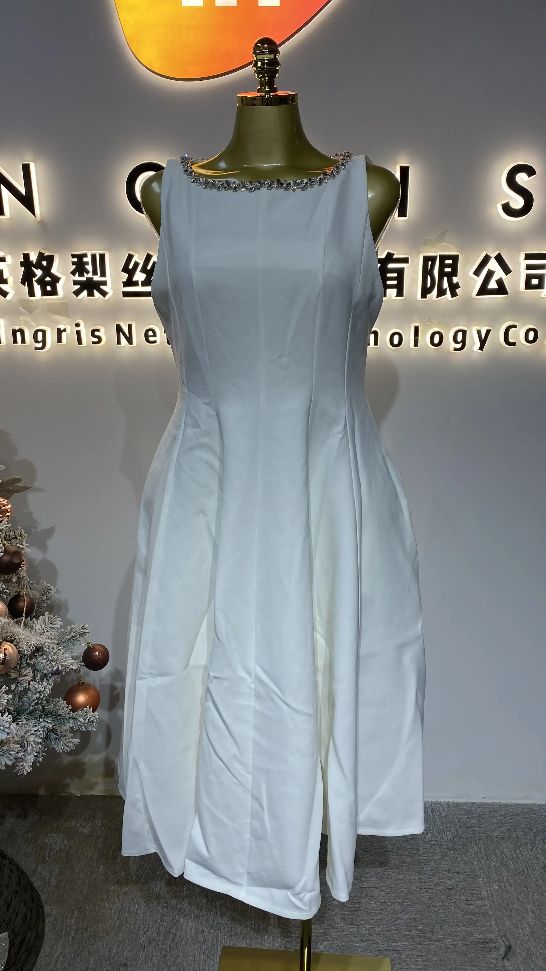 

2025 Summer New Women's Clothing - Slim Fit, Steel Collar, Sleeveless, Lace Trim, Woven Casual-GZXX261