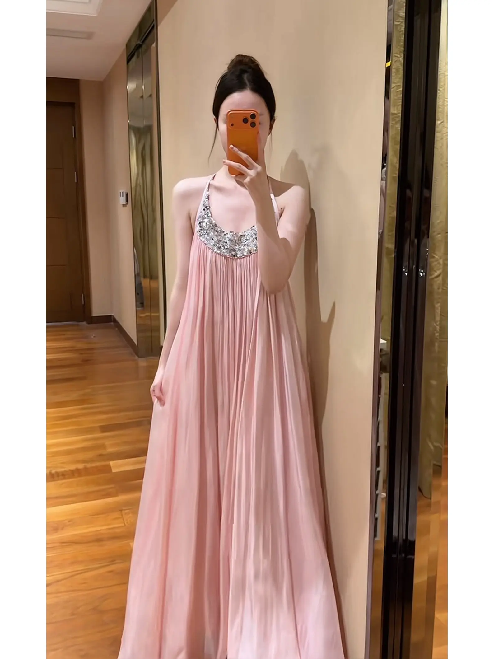 

Элегантное универсальное летнее платье-халтер NAOMI с пайетками светло-розового цвета для женщин, омолаживающий эффект, для отпуска