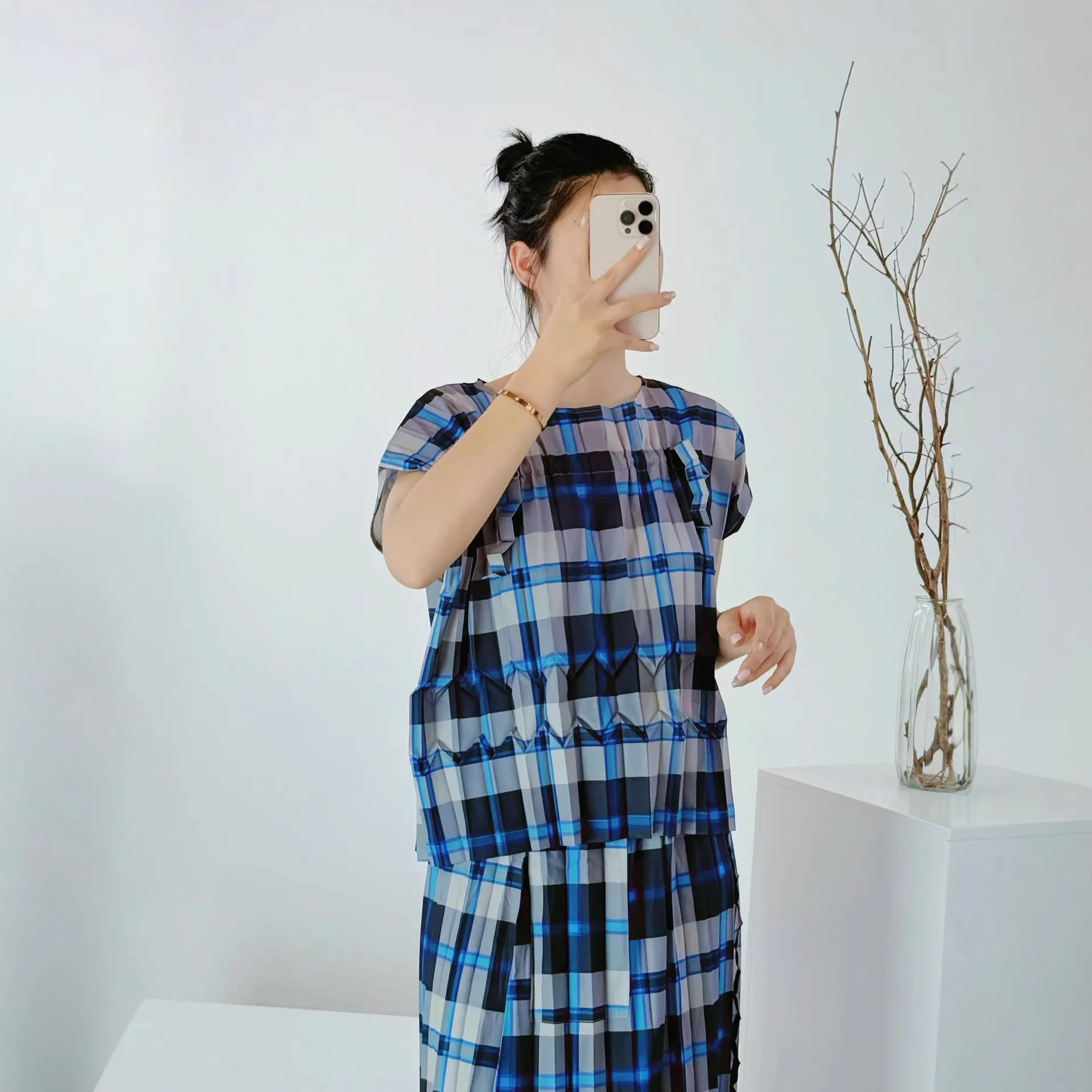 

Топ Miyake с нерегулярными трехмерными складками и высококачественным клетчатым принтом, новинка лета 2026, индивидуальный повседневный стиль