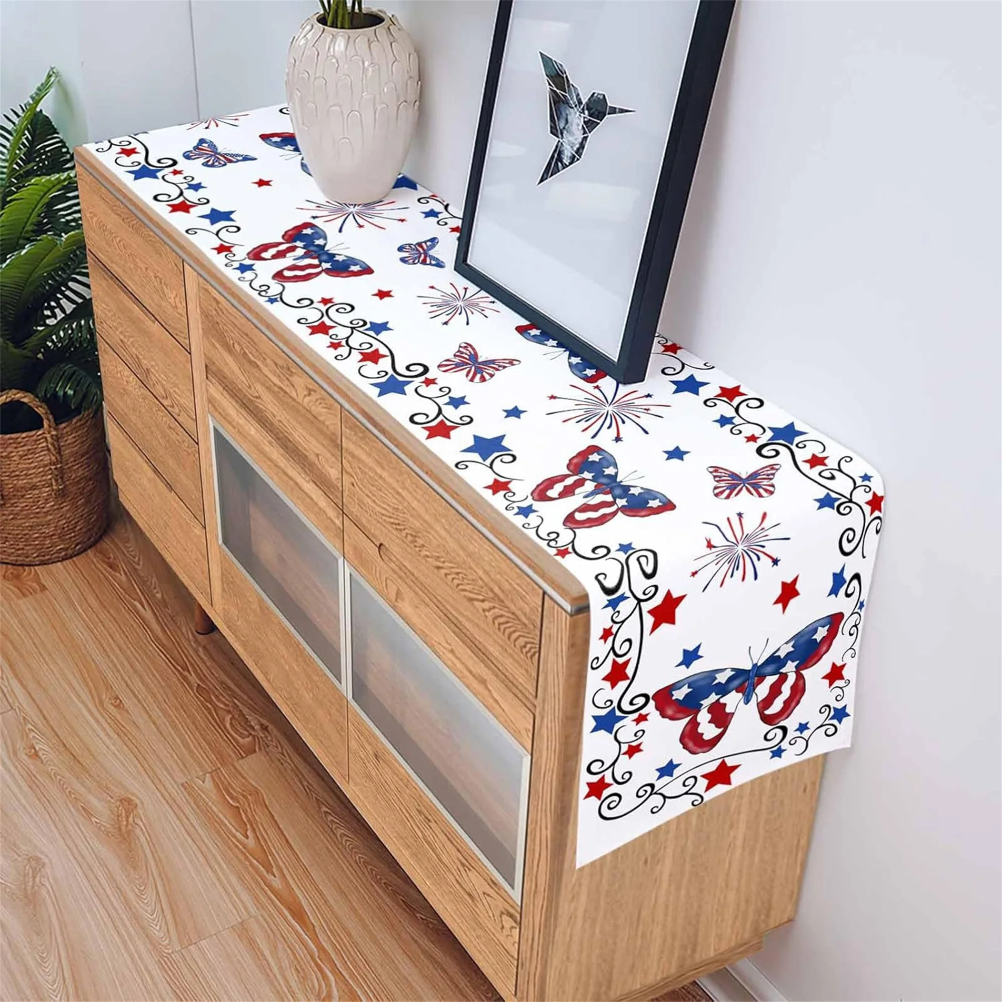 Chemin de table patriotique étoiles et rayures rouges blanches et bleues pour la célébration du jour de l'indépendance et la décoration de la maison