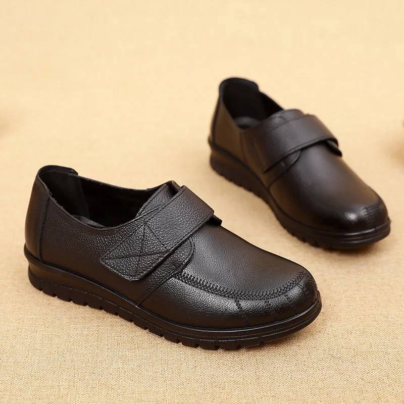 Leather flat bottom large size women\'s shoes casual comfortable non-slip soft leather shoes spring and autumn mother work shoes