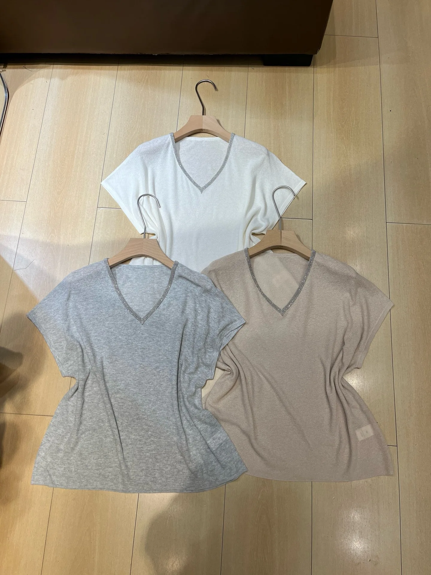 Elegant Sparkle Rhinestone V-Neck Batwing Sleeve Thin Knit Blouse Ladies Soft Breathable Daily Wear Tee