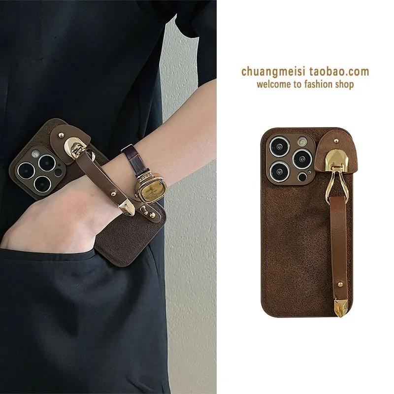 

Luxury leather curry wristband for apple 14pro phone case iphone13/14promax retro 12 women's 11 niche x temperament 8plus case