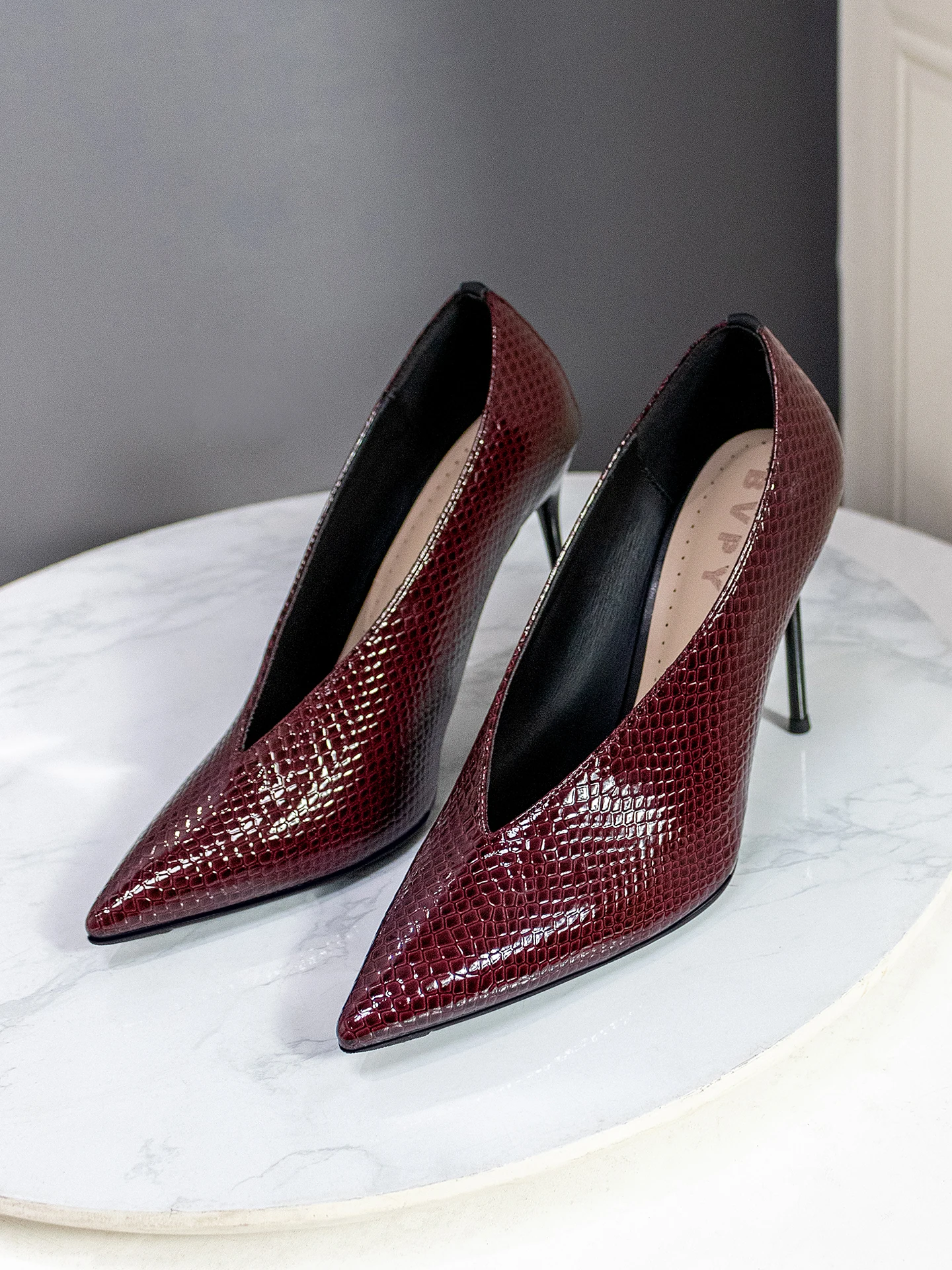 splendidi-tacchi-alti-da-donna-primavera-2026-nuovi-tacchi-sottili-alla-moda-modello-a-v-con-motivo-pelle-di-serpente-punta-a-v-scarpe-singole-s