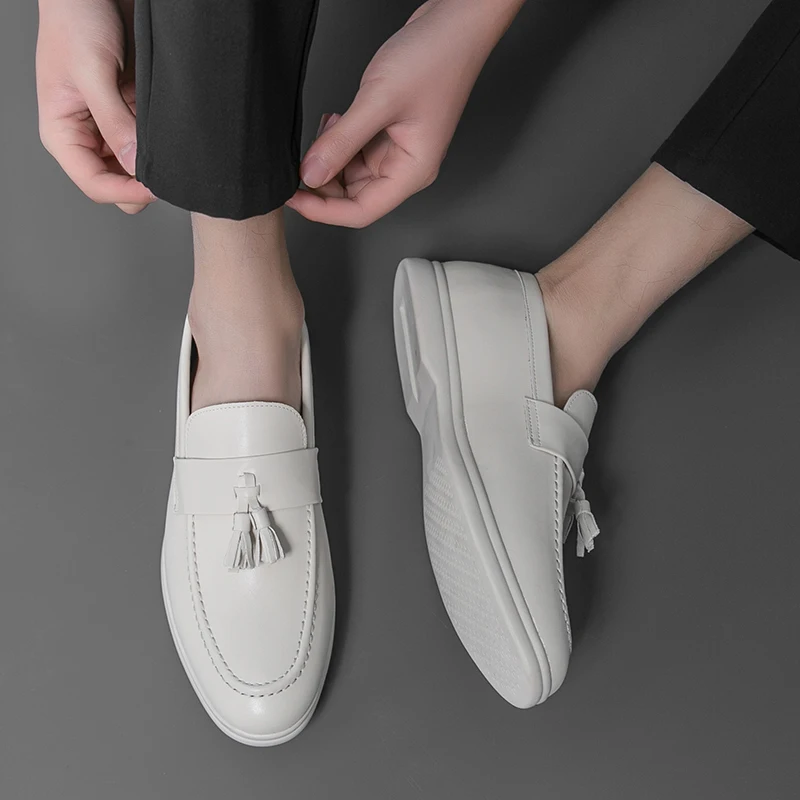 New British Style Men's Round Toe One Foot Set Lazy Bean Shoes Fashion Brand Men's Tassel Comfortable Casual Small Leather Shoes