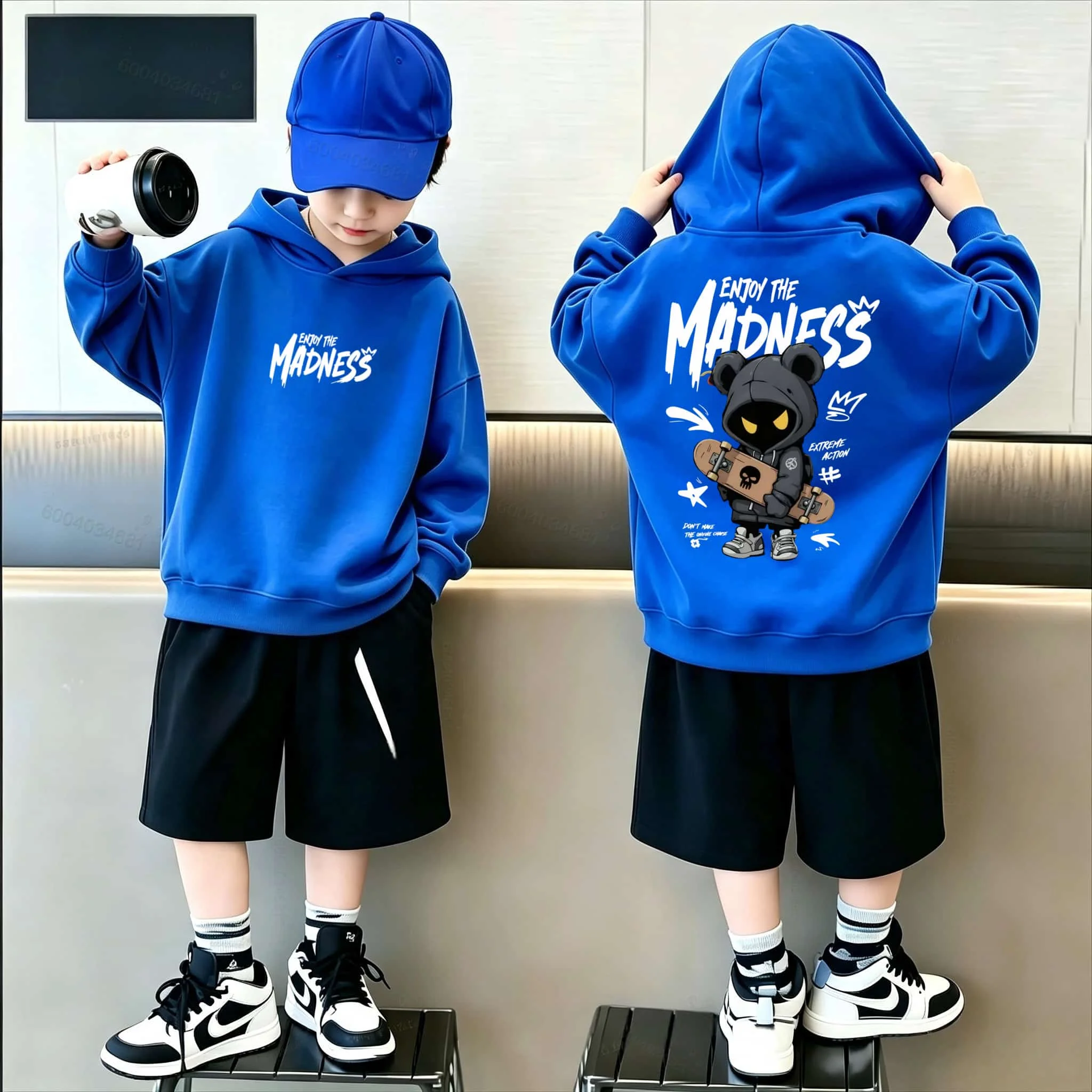 Modisches, trendiges Kinder-Kapuzen-Sweatshirt mit Bärenmotiv. Ein bequemer und weicher Pullover für Jungen, Mädchen oder Babys. – Detail 17