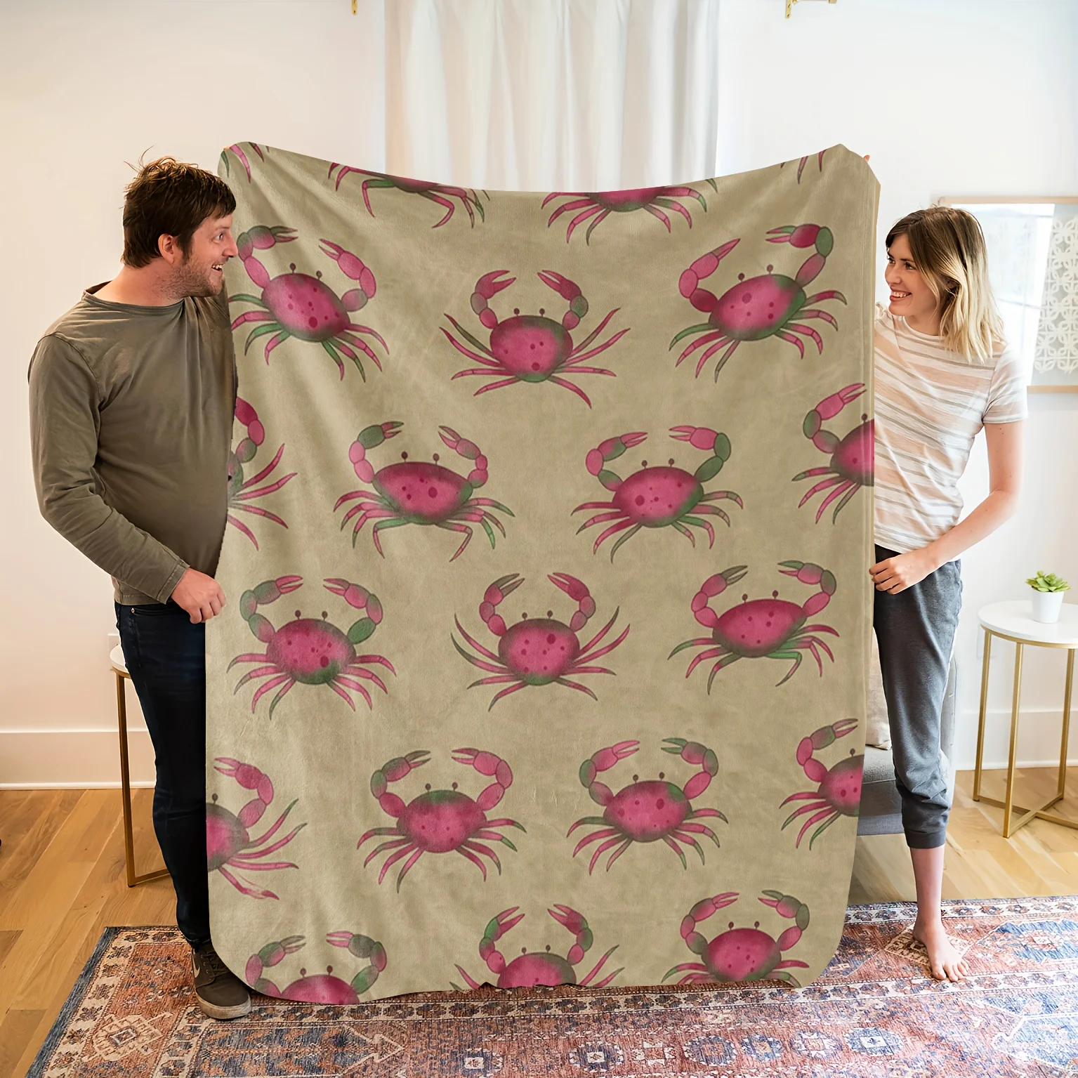 

1pc Cozy Crocodile Heart Fleece Blanket - 100% Polyester Playful Cartoon, All-Season Family/Friend Gift