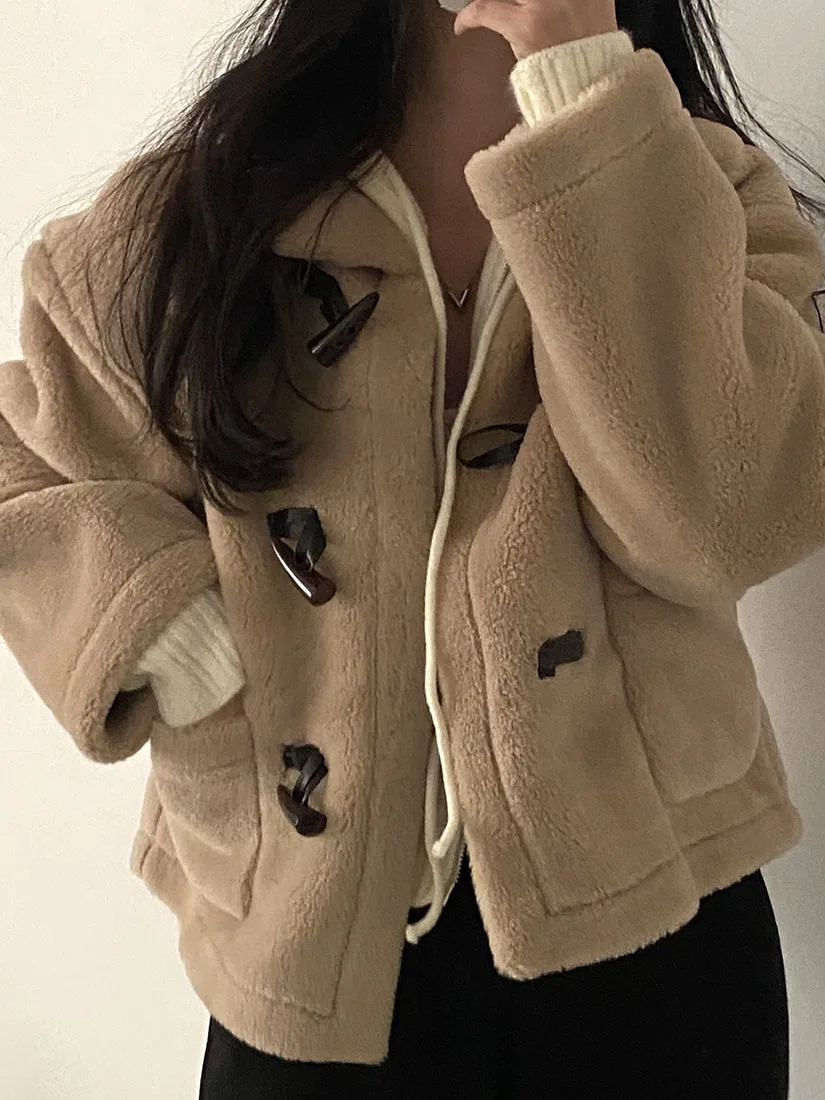 เสื้อโค้ทผู้หญิงขนแกะกำมะหยี่หนังแท้บุผ้าฝ้ายอุ่นสบายทรงหลวมทันสมัยสำหรับฤดูใบไม้ผลิ ฤดูใบไม้ร่วง และฤดูหนาว