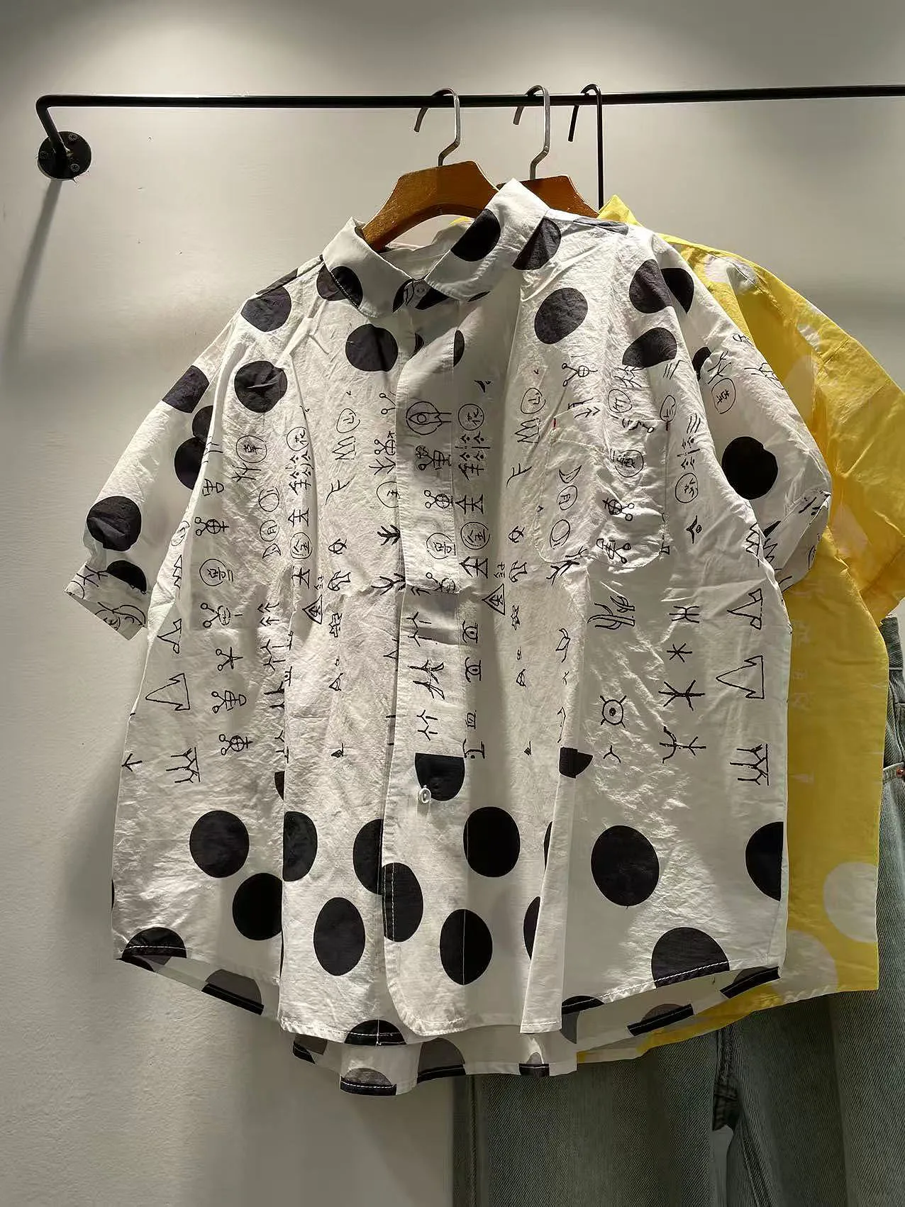 

Летняя женская блузка 2025 года свободного кроя из хлопка с принтом в горошек, на одной пуговице, с коротким рукавом, в корейском стиле