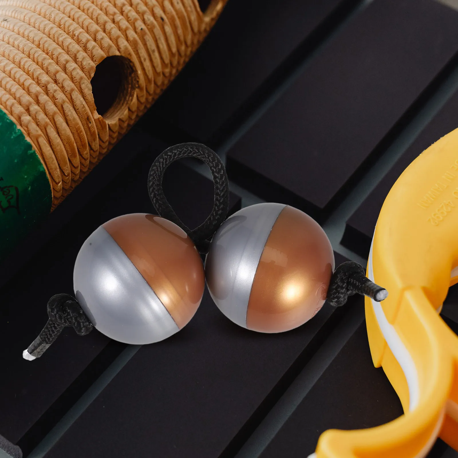 

Rhythm Shaker Silver Brown Double Color Percussion Mini Maracas Baby African Hand Balls Rattles Music Toys Gifts